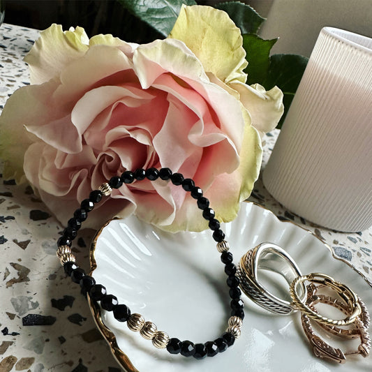 Black onyx corrugated gold beads bracelet